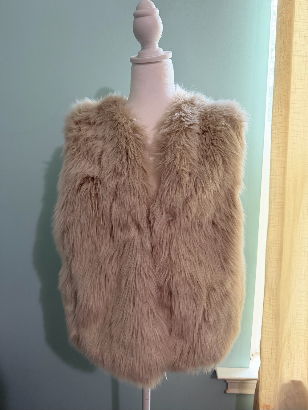 GAP Women’s Cream Vest Sz M Sleeveless Lined Hook & Eye Short Fall/Winter HOL16
